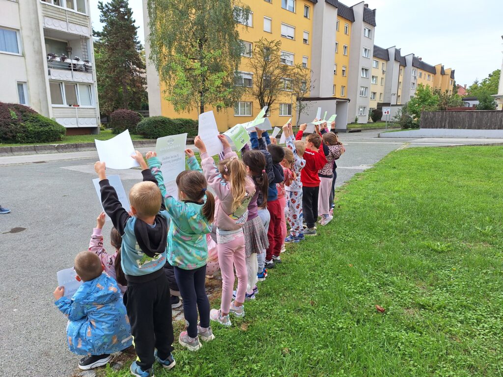 Množični tek v vrtcu Mojca